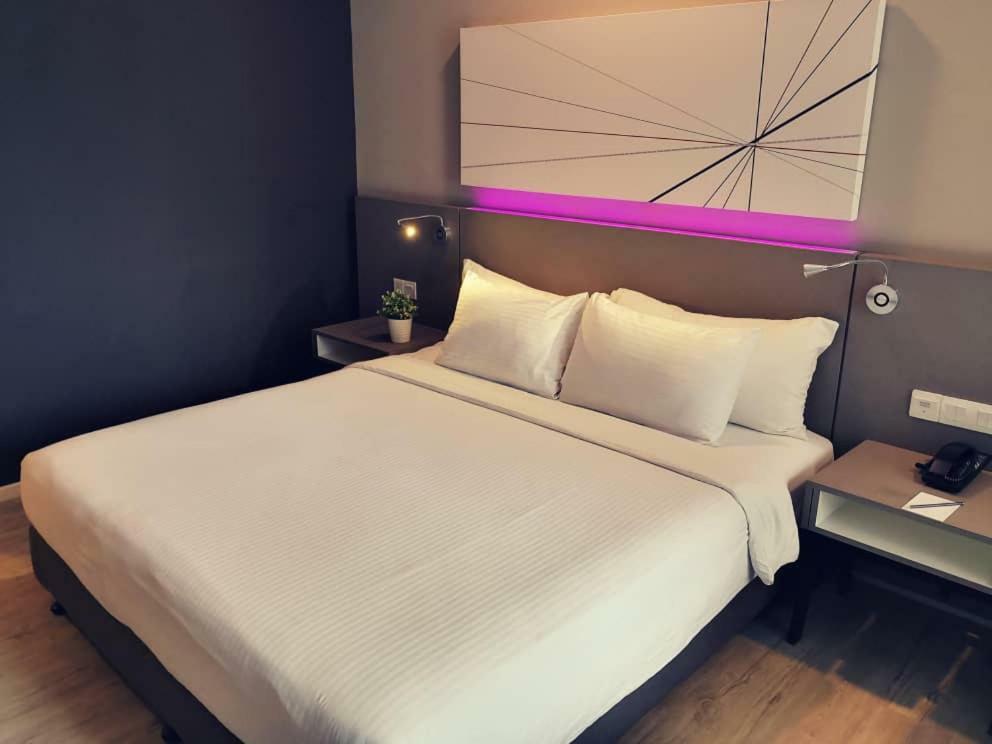 The 12 Suites @ Empire Damansara Petaling Jaya Eksteriør billede